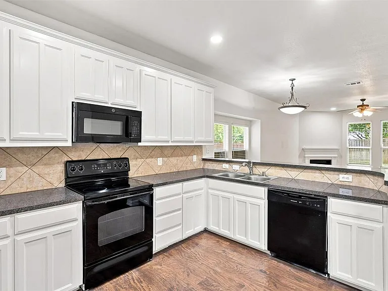 1908 Hopkins Dr — Photo 2