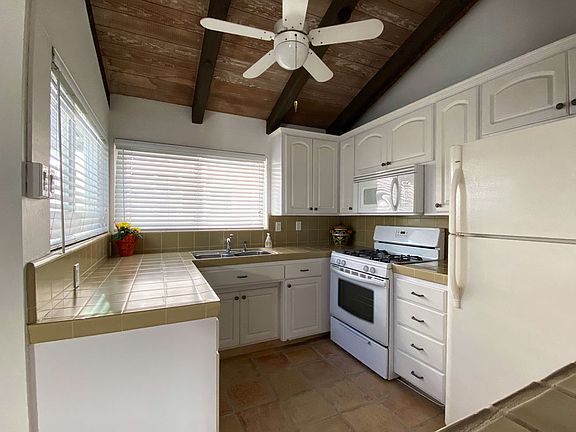 3rd image of 431 Acacia Ave
