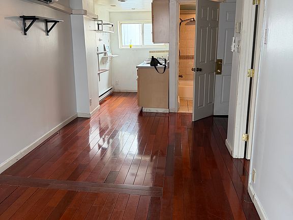 3rd image of 917 S 16th St Floor 3