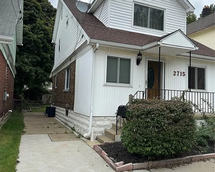 2715 Jackson Ave #1 — Photo 2
