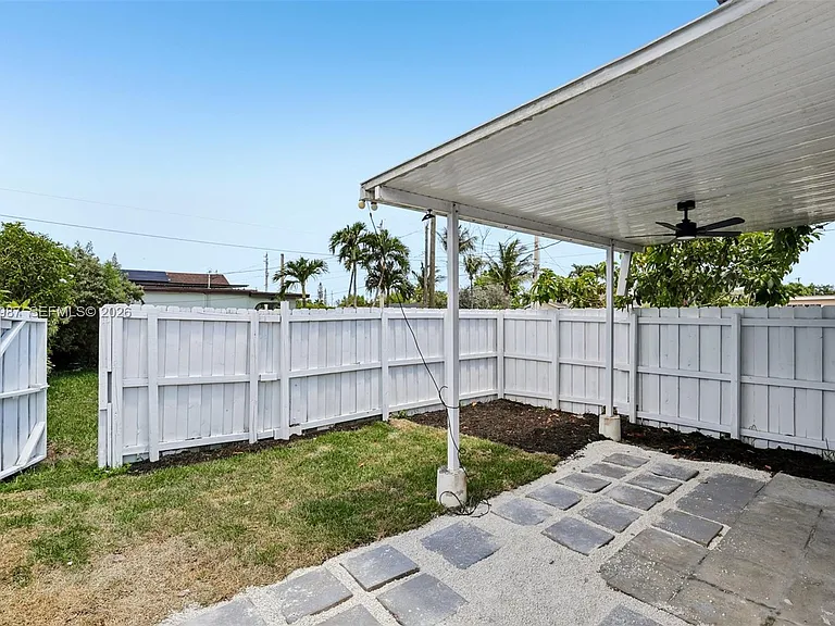 6595 SW 31st St — Photo 28