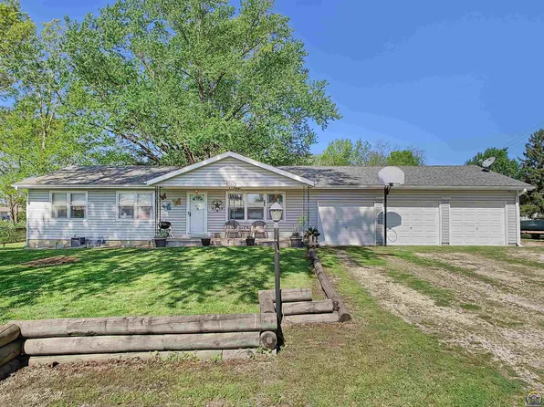 102 Walnut Ct, Perry, KS 66073