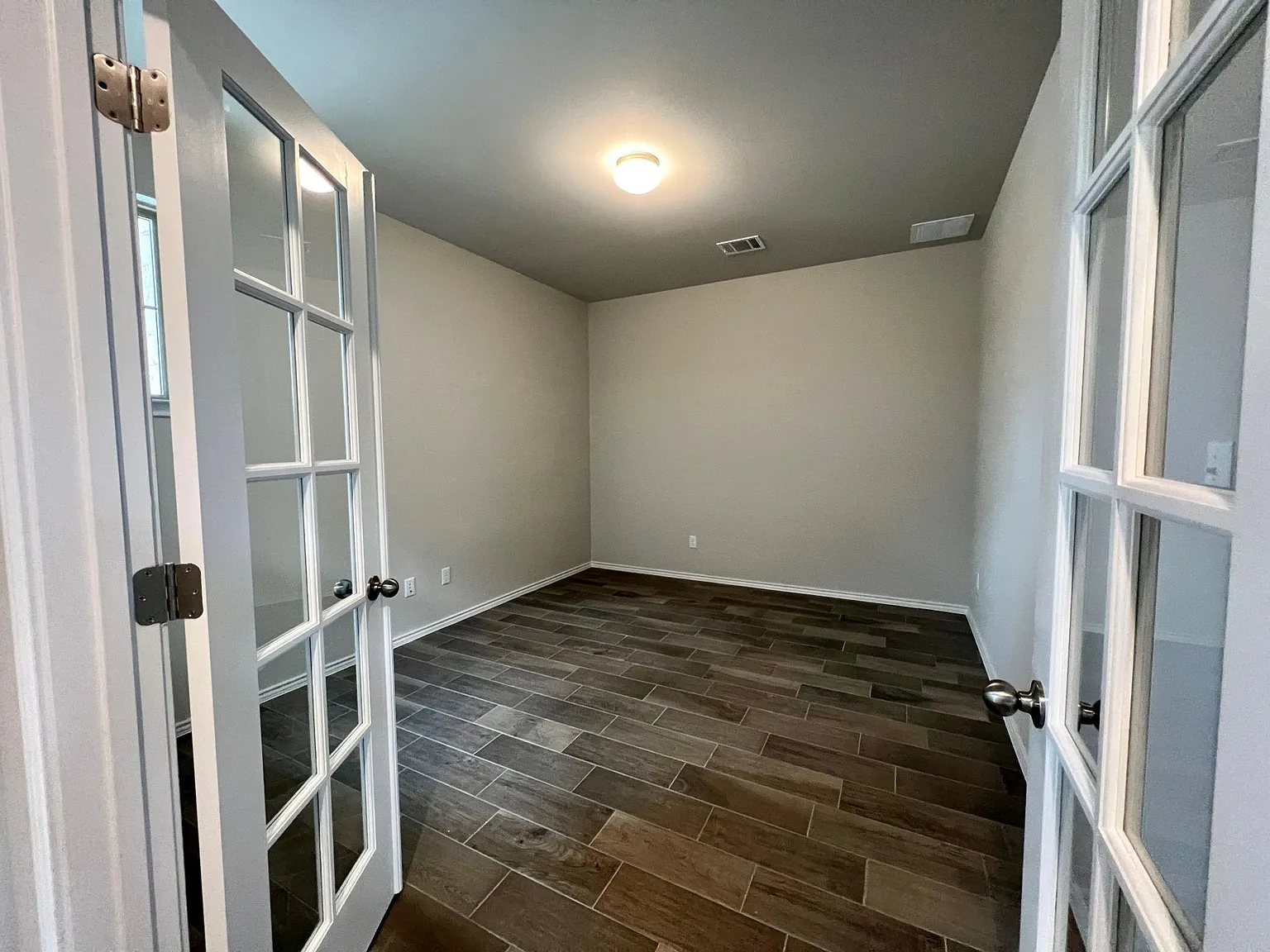 4 bed, 2054 sqft, $2,300 — Photo 3