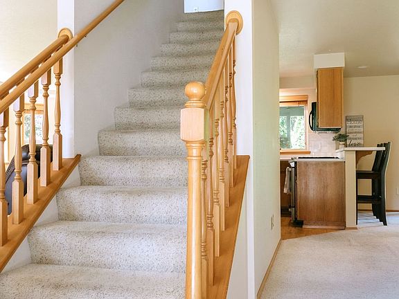 3rd image of 1740 Parkridge Dr SE
