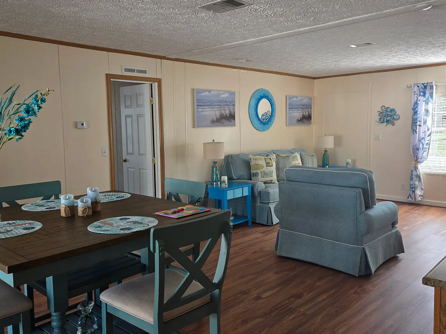 3 bed, 1728 sqft, $2,400 — Photo 3
