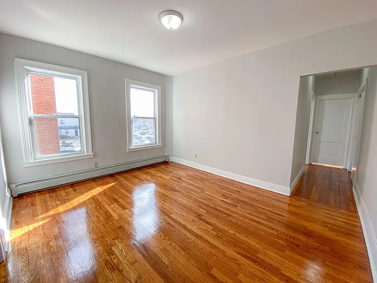 291 Buckingham St / Luca Investments LLC — Photo 48