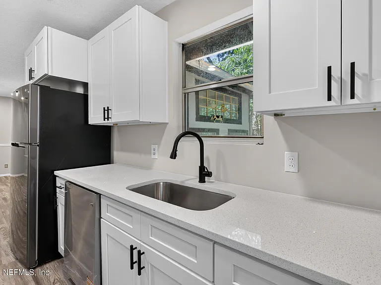 417 S Pine Ave — Photo 20