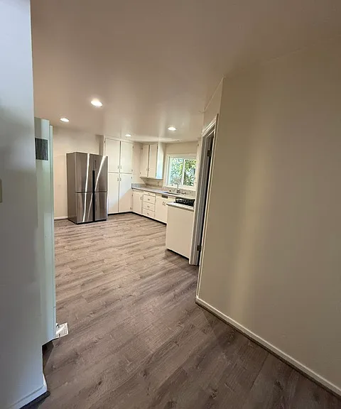 320 Lomitas Ln — Photo 2