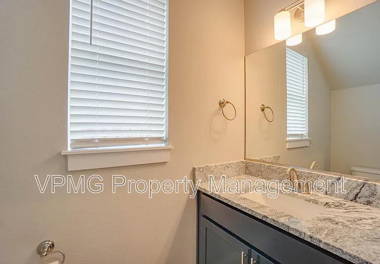 2928 NW 16th St — Photo 15