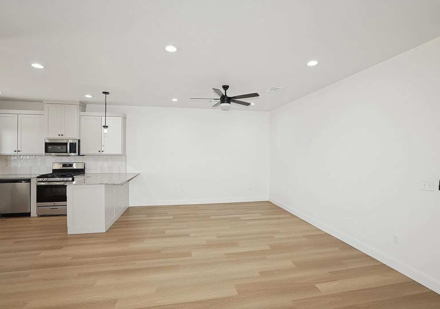 10374 Tierra Santa Unit A — Photo 4