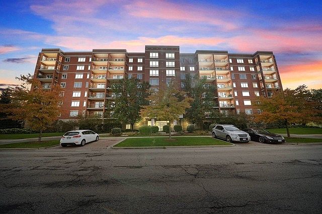 1st image of 5555 N Cumberland Ave Unit 612