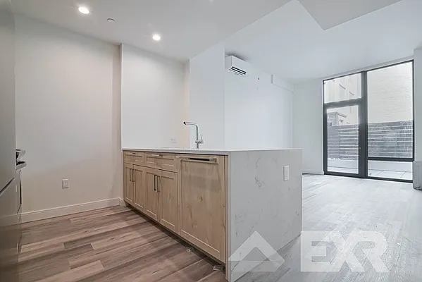 Rented by EXR | media 15