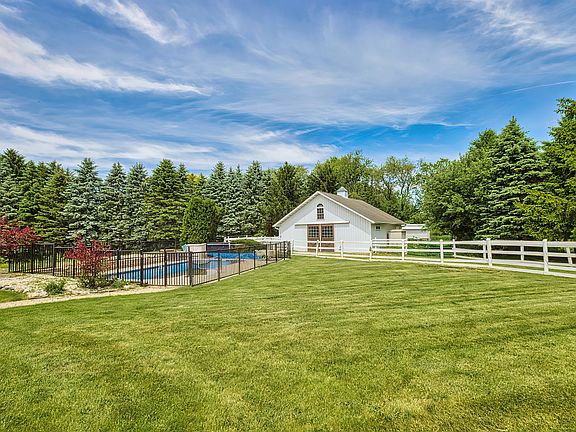 3rd image of 150 Tipperary Ct