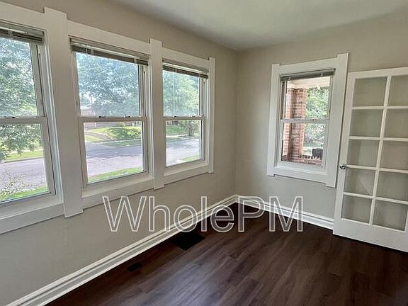 5th image of 1429 Rosemary St