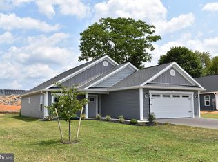 1397 Treeline Dr, Chambersburg, PA 17202