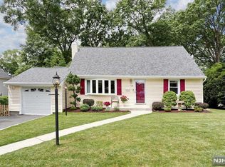 24 Nordham St, Waldwick, NJ 07463