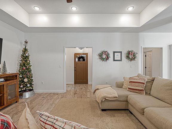 5th image of 6027 Prairie Meadow Dr