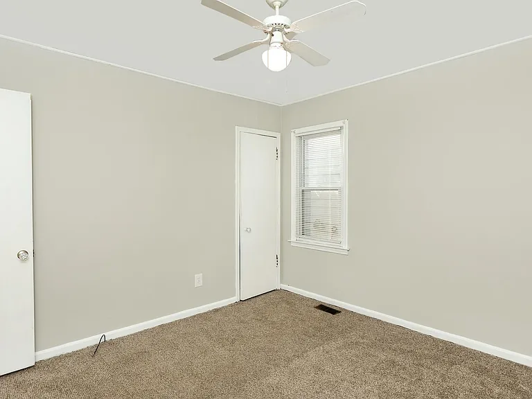 2318 Fisher St — Photo 8