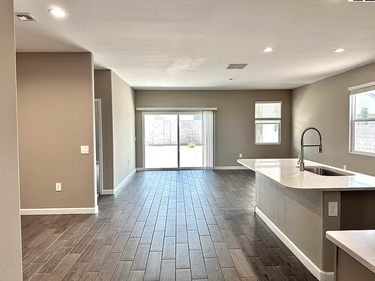1077 W Tuli Way — Photo 4