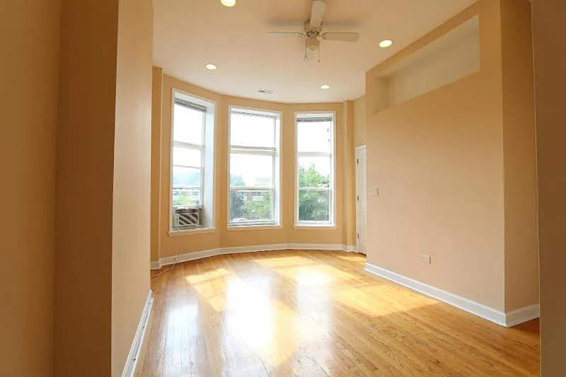 Rare Uic/Little Italy 2br W/All Utilities Included — Photo 2