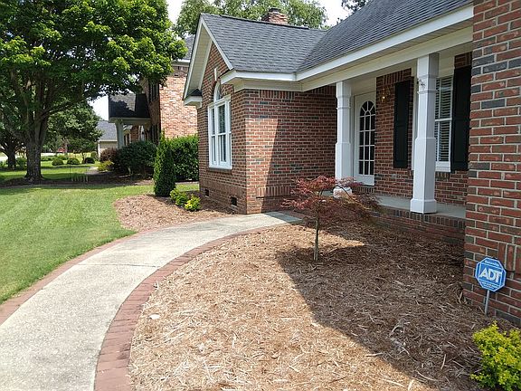 Easy Entry Brick Lined Walk