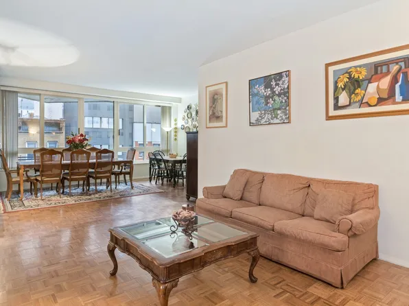 100 United Nations Plaza image 1 of 6