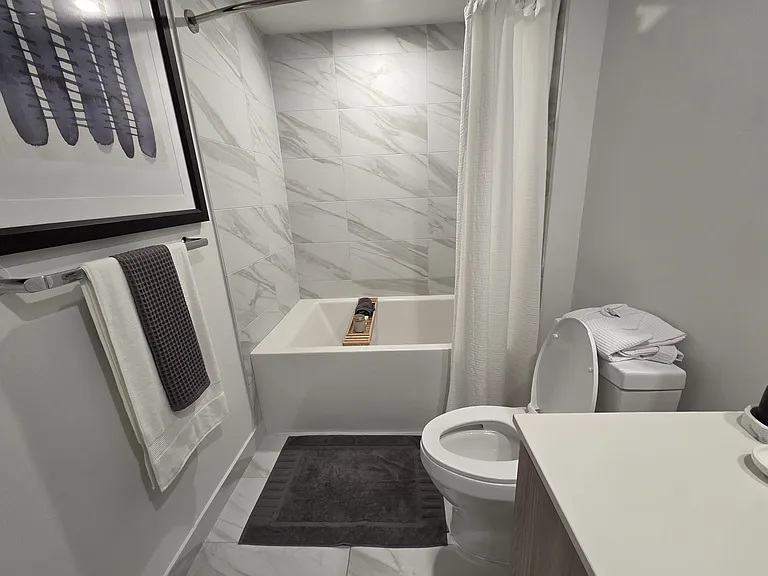 670 W 70th Pl #B1 — Photo 12