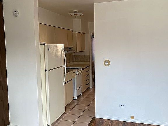 4th image of 6124 W 79th St