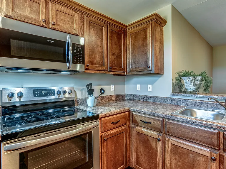 Bailey Springs Manor — Photo 15