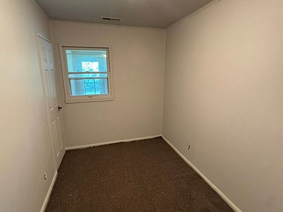 4th image of 4820 Smith St