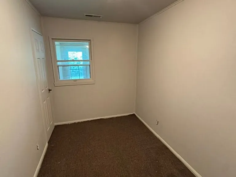 4820 Smith St — Photo 4