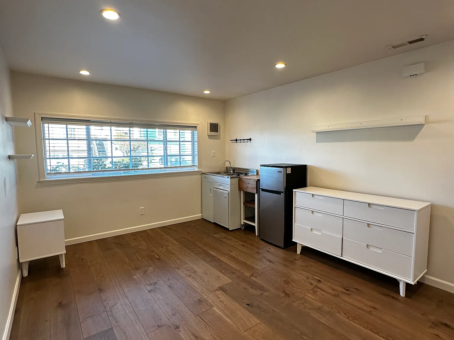 Studio, 300 sqft, $1,450 — Photo 4
