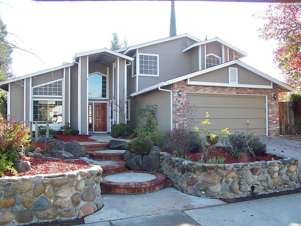 1st image of 590 Oakborough Ave