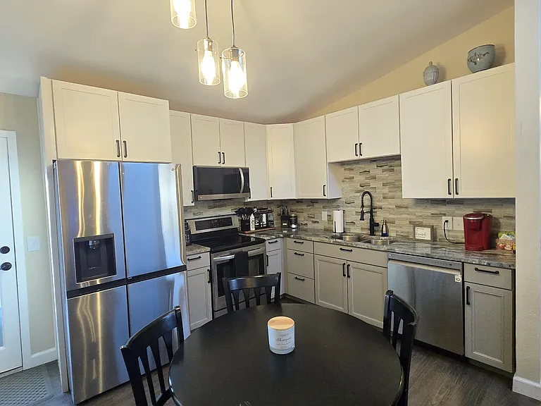2224 W Hillside Ave — Photo 2