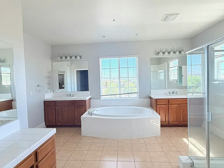 850 Monterey Ct — Photo 19