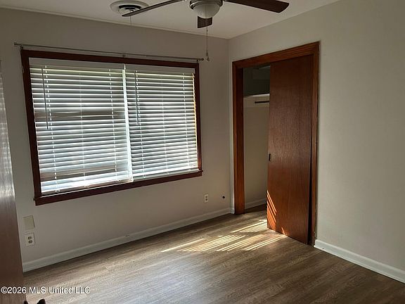 3rd image of 122 Crescent Dr