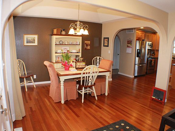 2nd image of 100 La Vista Dr