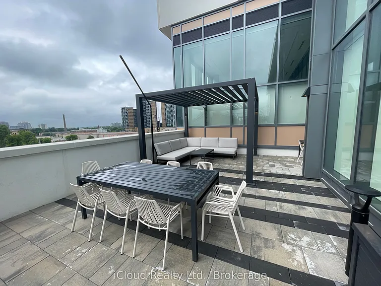 15 Wellington St S #211 — Photo 10