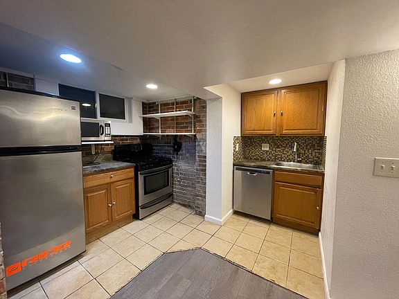 4th image of 1095 N Clarkson St Unit B