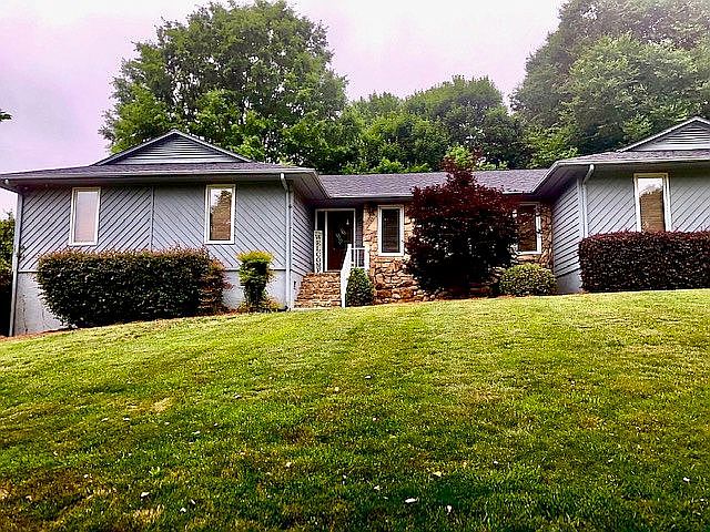 1st image of 120 Dorie Dr