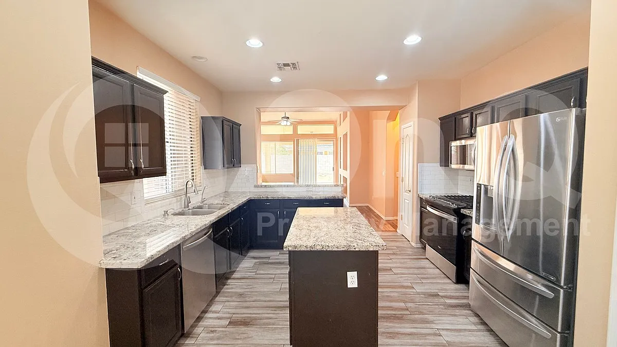 3 bed, 2.0 bath, 1457 sqft, $2,350 — Photo 2