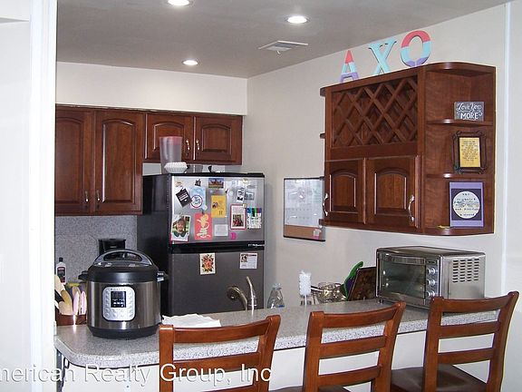 3rd image of 1029 N Stuart St APT 715