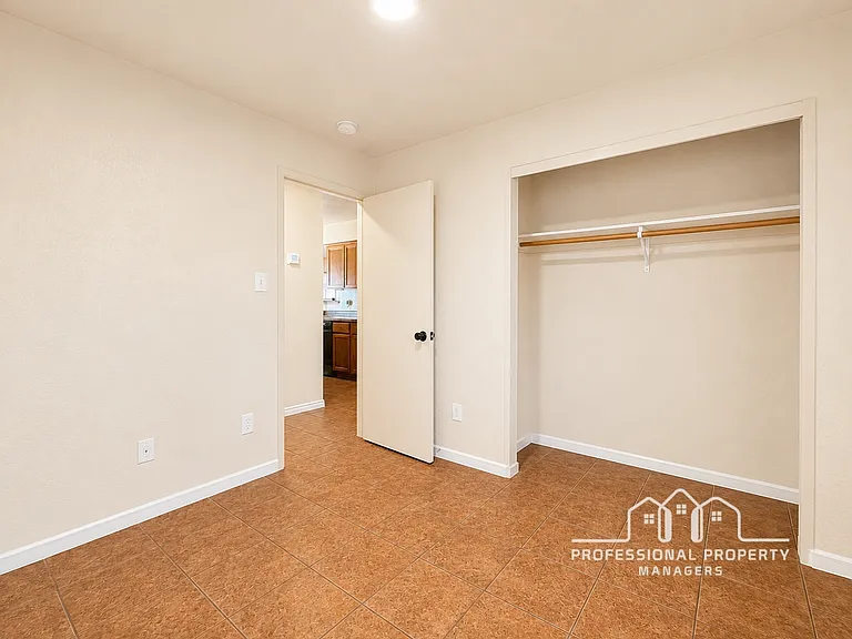 7042 E 36th Pl — Photo 10