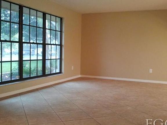 3rd image of 2113 Lochmoor Cir