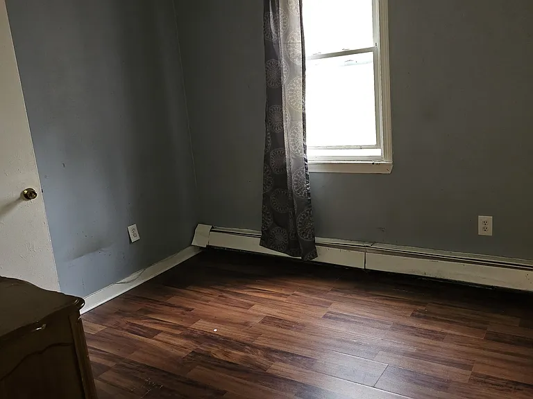 137 Pleasant St — Photo 9