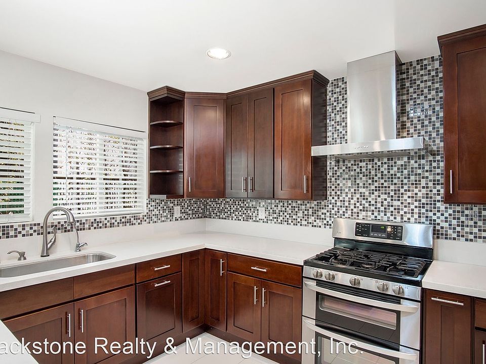 1st image of 7656 Fountain Ave