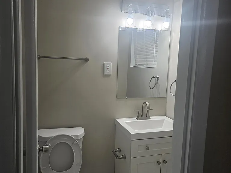 1725 Claire Ave — Photo 18