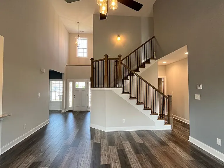 557 Dexter Dr — Photo 8