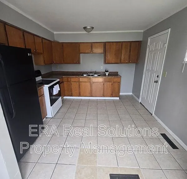 2236 Brentnell Ave — Photo 4