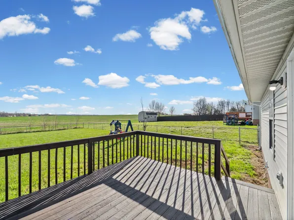 2040 Carneal Ln, Oak Grove, KY 42262